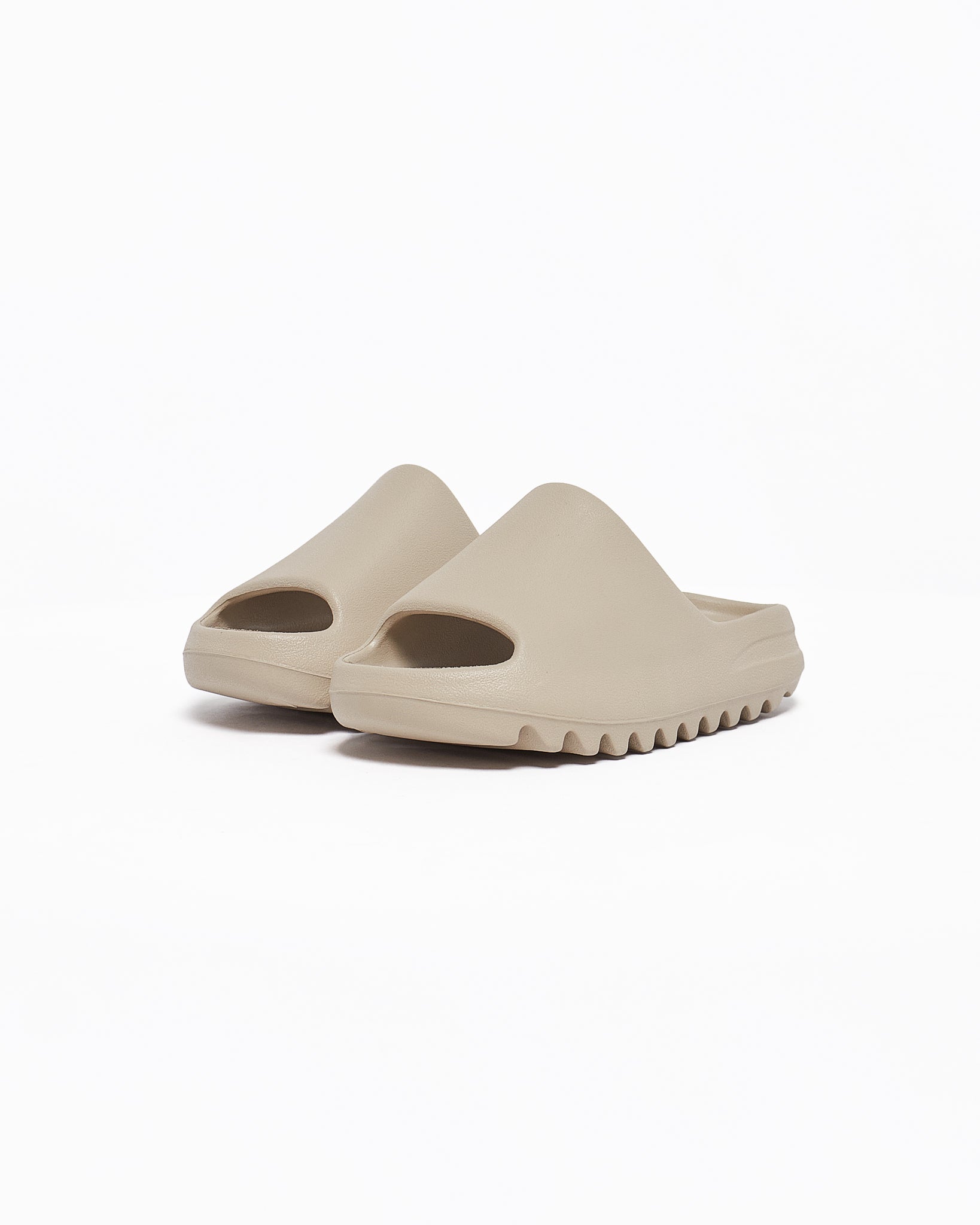 Yeezy Slide Unisex Slipper 38.90 MOI OUTFIT