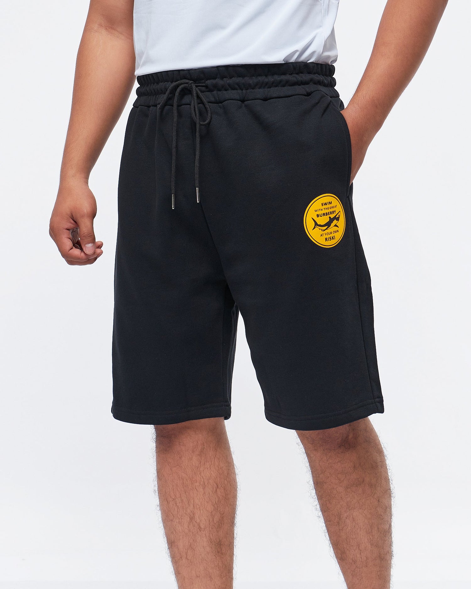 MOI OUTFIT-Yellow Fish Embroidered Men Shorts 18.90